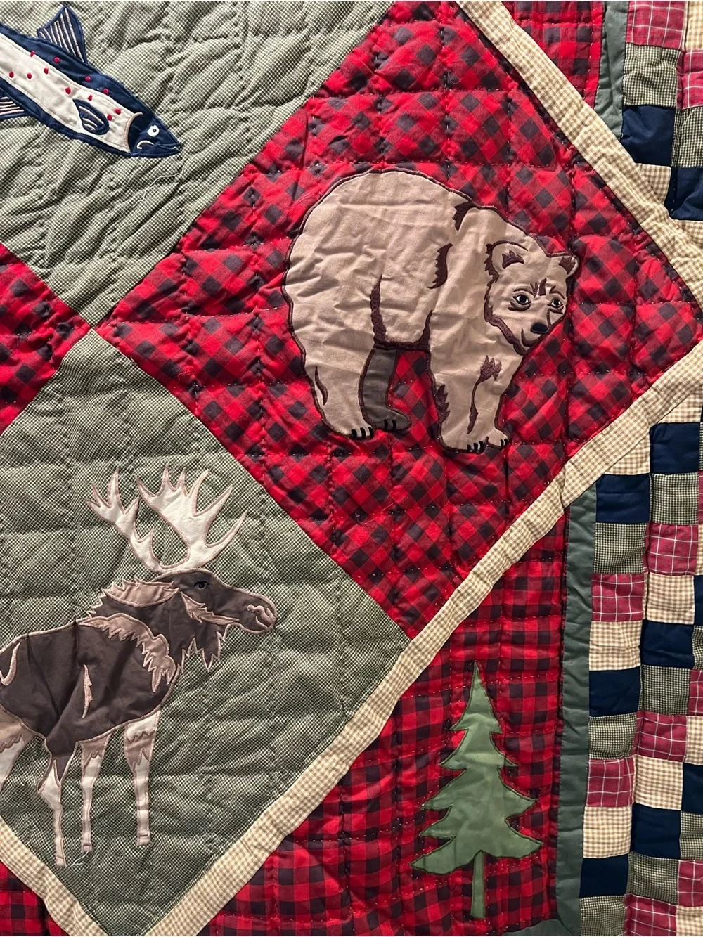 Rustic Lodge Wildlife Quilt - Red & Green